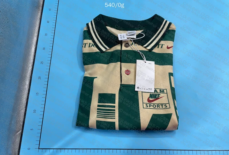 Nike Green Long Sleeve T-Shirt/Top with Measurements