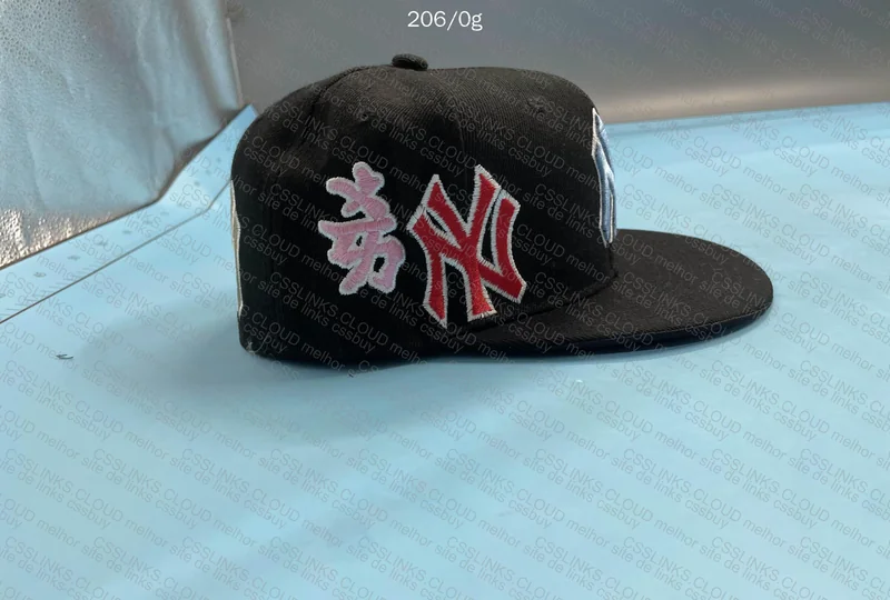 cap new era X supreme 4