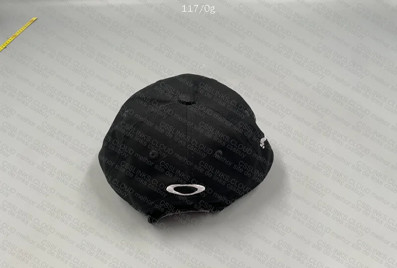 cap Oakley x Palace 5