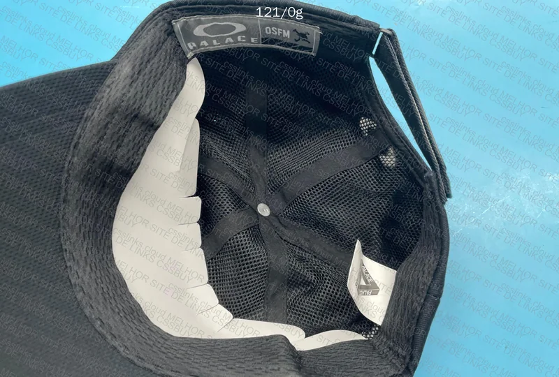 Cap Oakley x Palace 3