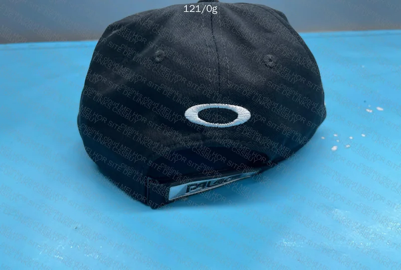 Cap Oakley x Palace 4