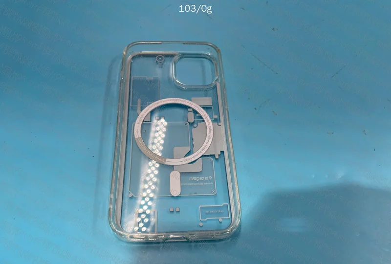 Spigen Silicone iPhone 13 Cover