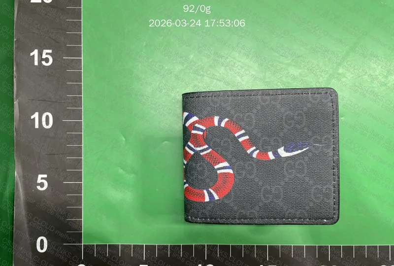 Carteira Gucci e chaveiro dunk
