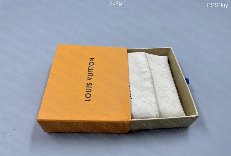 Louis Vuitton Wallet 4