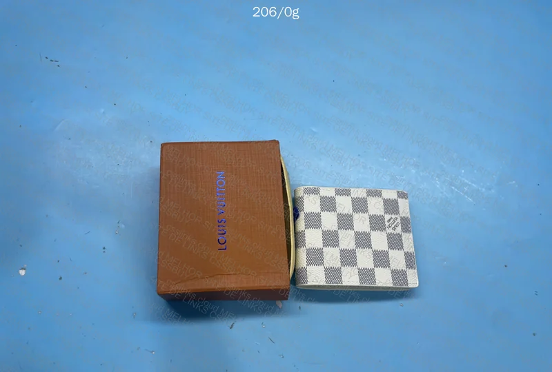 LV 30y Wallet