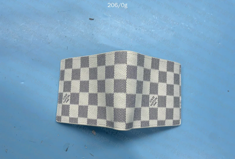 LV 30y Wallet 2