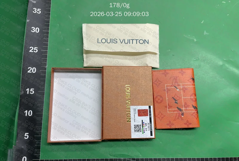 Carteira/Porta passaporte LV Tenis 8
