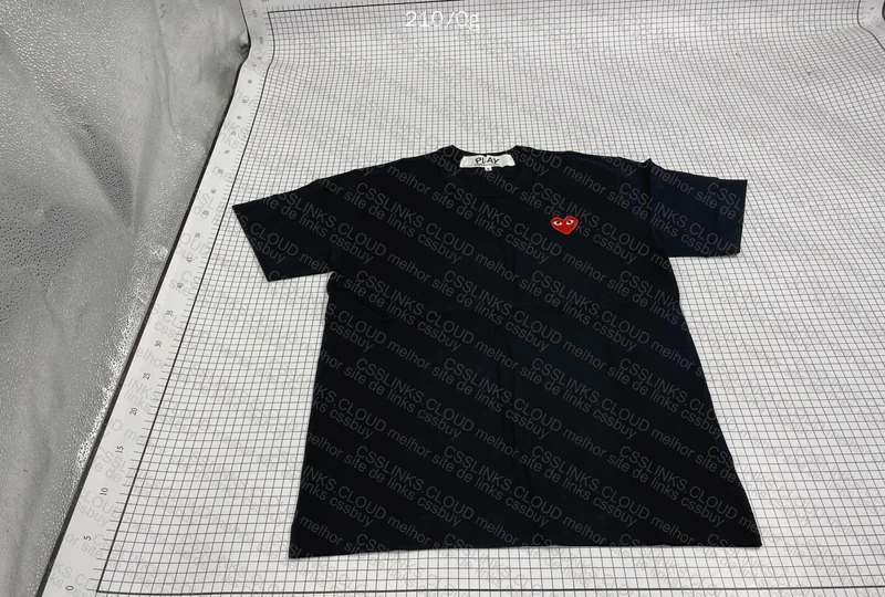 CDG Comme des Garçons Red Heart