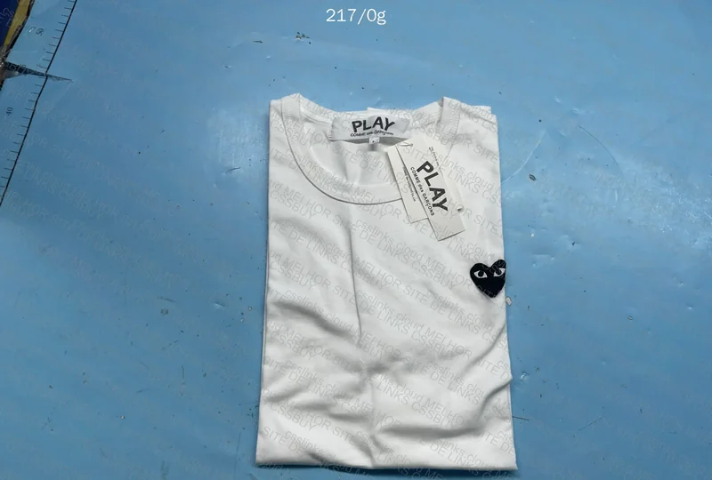 CDG T064 White Sweater Black Heart