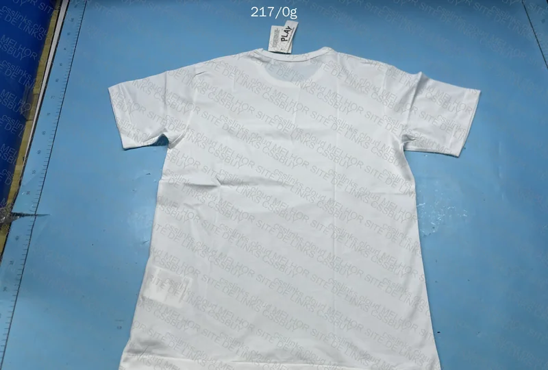 CDG T064 White Sweater Black Heart 2