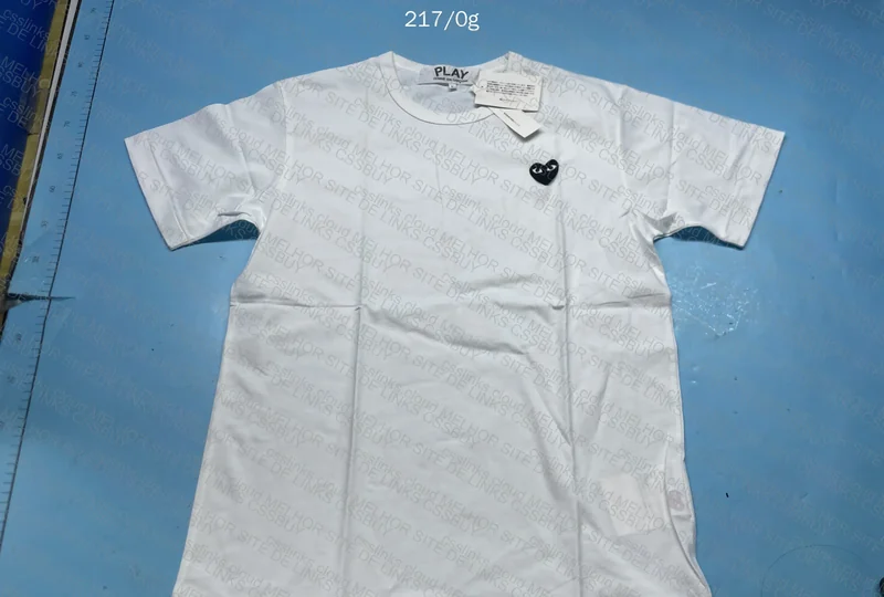 CDG T064 White Sweater Black Heart 3