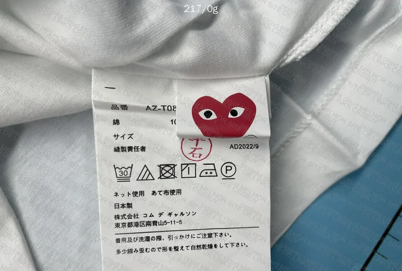 CDG T064 White Sweater Black Heart 4