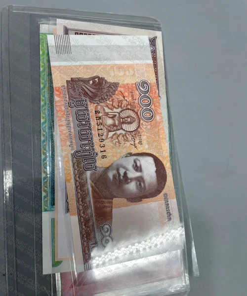 Banknotes + Cotton Glove 2
