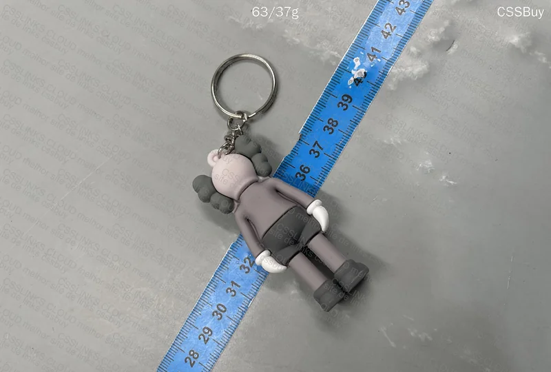 chaveiro kaws