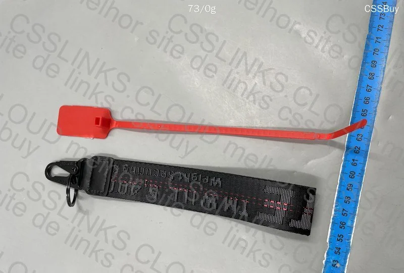 Chaveiro Off white 9¥ 3