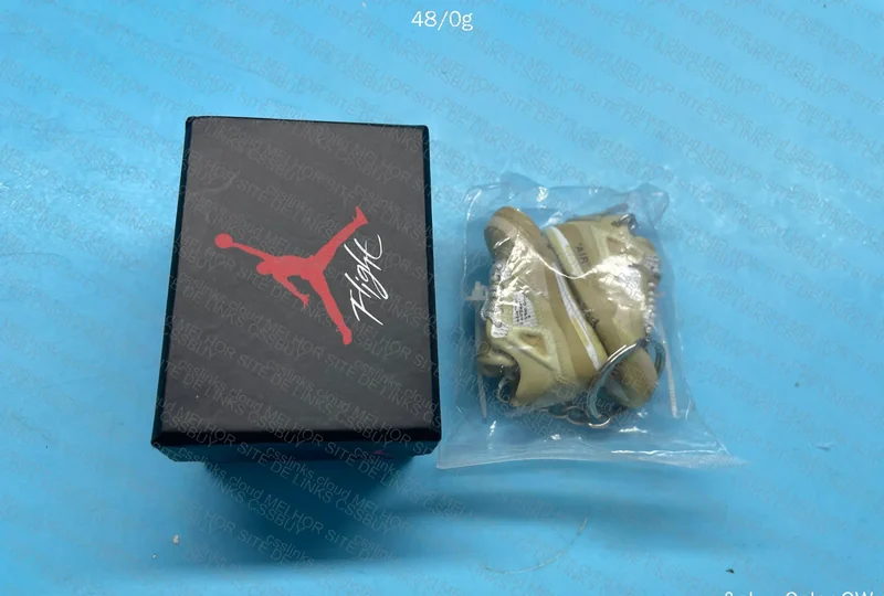 Chaveiros AJ4 (KAWS e OFF-WHITE)