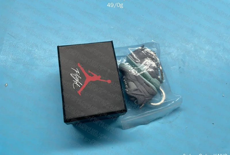 Chaveiros AJ4 (KAWS e OFF-WHITE) 4