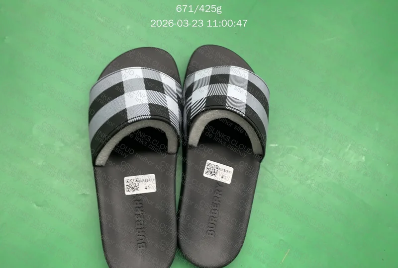 chinelo burberry 2