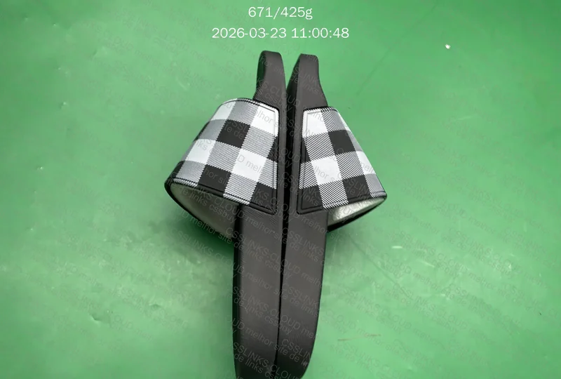 chinelo burberry 3