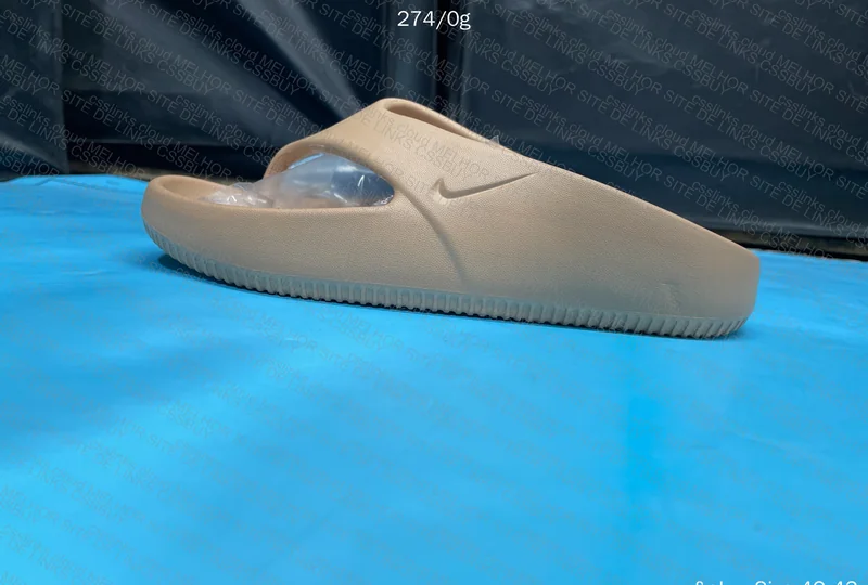 Nike Calm Slides