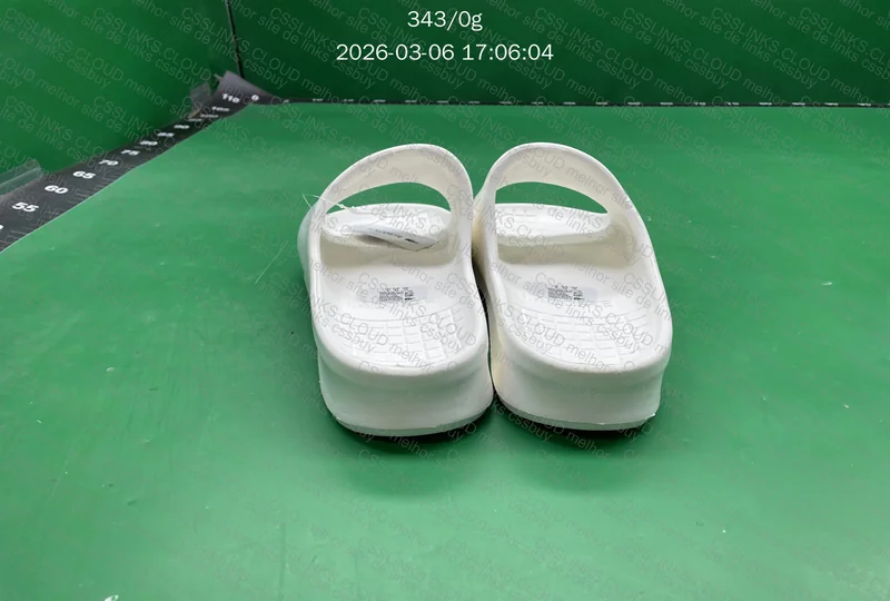 chinelo lacoste 4