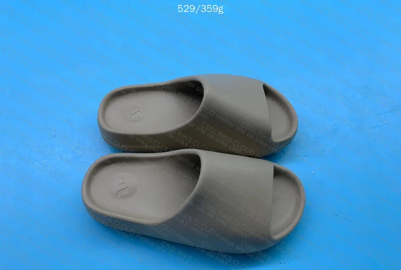 Yeezy Slides (LW)