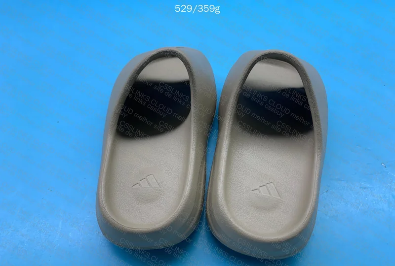 Yeezy Slides (LW) 3