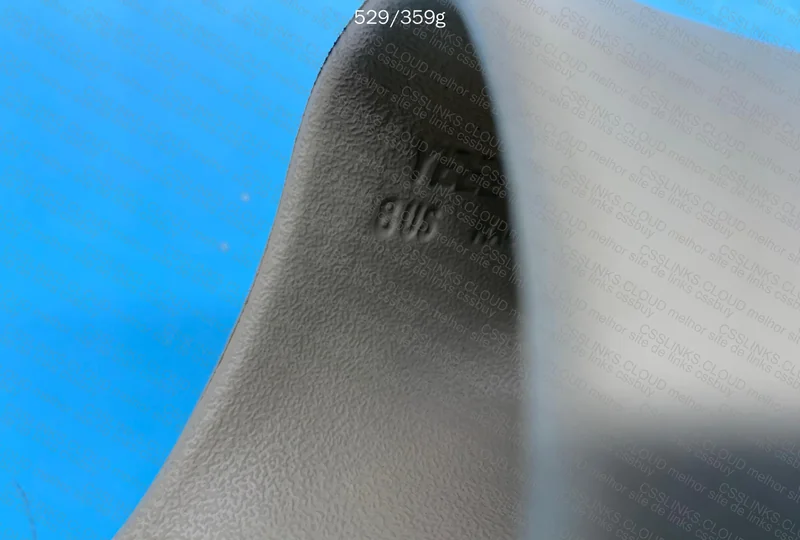 Yeezy Slides (LW) 5