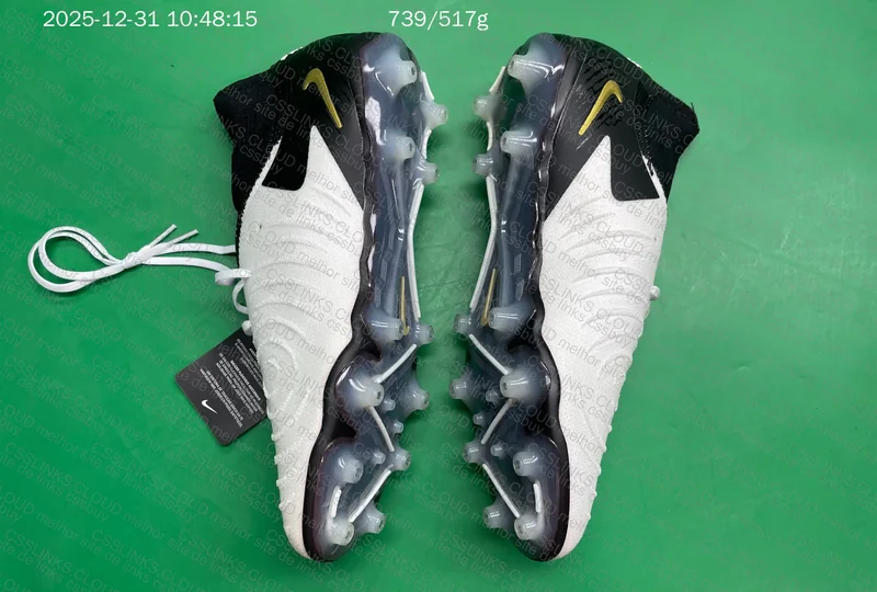 Nike Phantom Luna Soccer Cleats