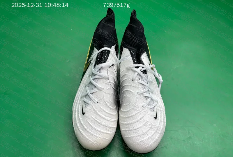 Nike Phantom Luna Soccer Cleats 3