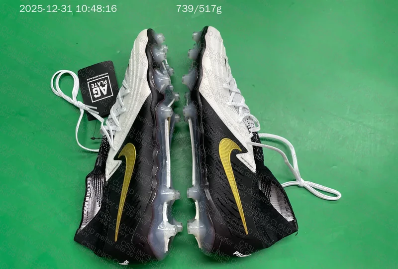 Nike Phantom Luna Soccer Cleats 4