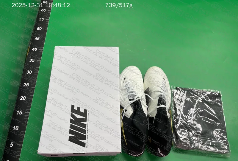 Nike Phantom Luna Soccer Cleats 9