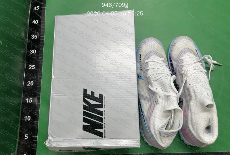Chuteiras Nike Mercurial e Phantom
