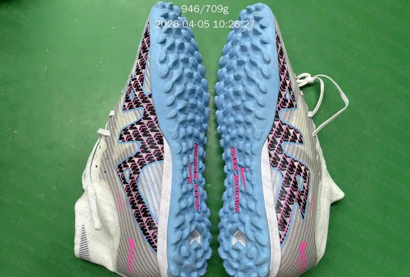 Chuteiras Nike Mercurial e Phantom 3