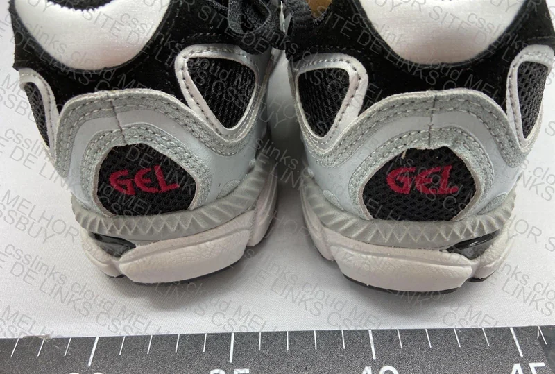 ASICS NYC Rain - 3 for 200y 2