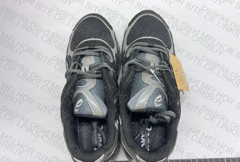 ASICS NYC Rain - 3 for 200y 3