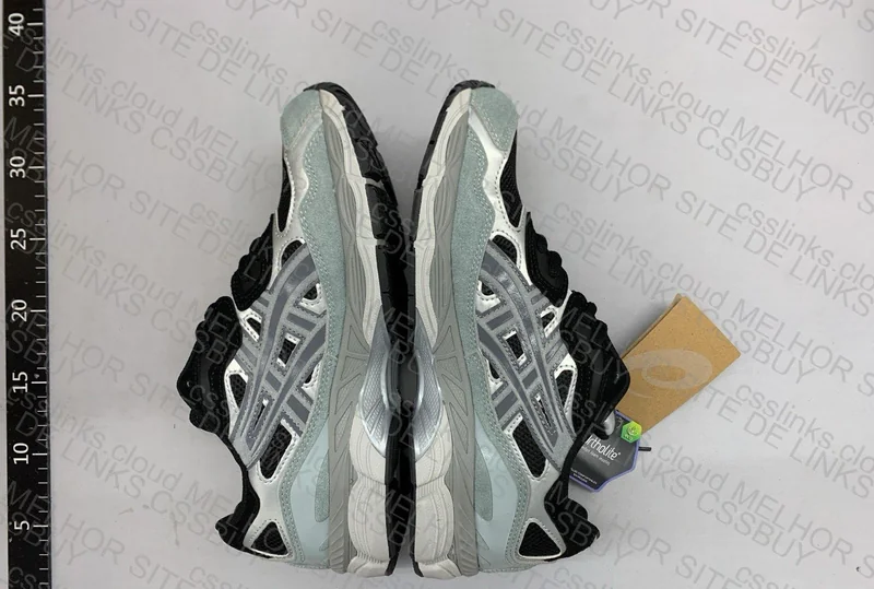 ASICS NYC Rain - 3 for 200y 9