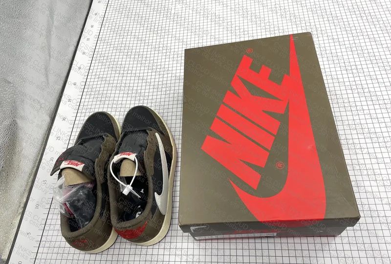 CLIENTE - Air Jordan 1 Low X Travis Scott Mocha 10