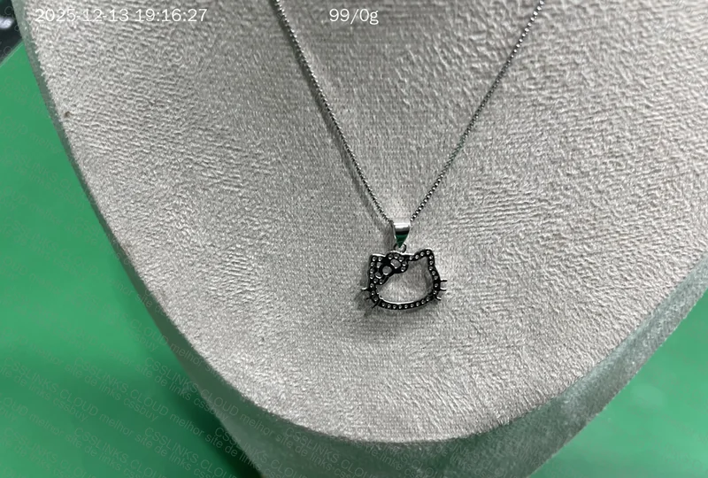 Hello Kitty Necklace 3