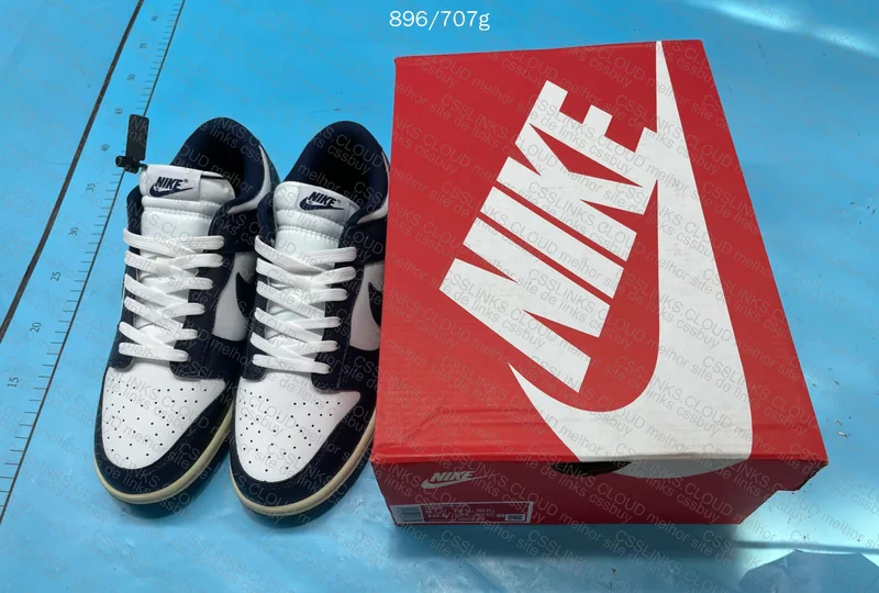 DUNK LOW MIDNIGHT NAVY AND WHITE 2