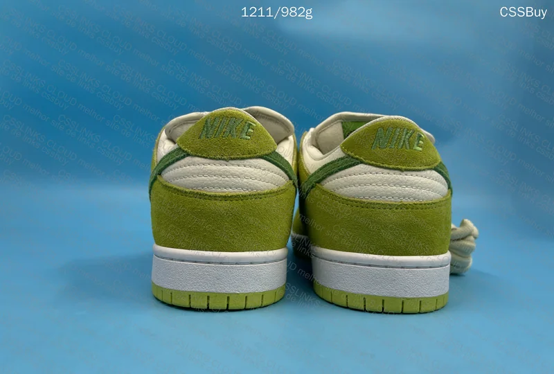 Nike Dunk SB Sour Apple 2
