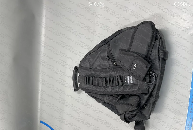 Oakley Vintage Sling Bag 3