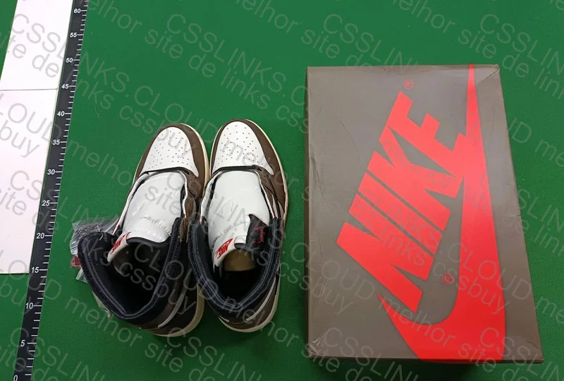 R1 Travis Scott x Jordan Air Jordan 1 High Og Ts Sp Dark Brown