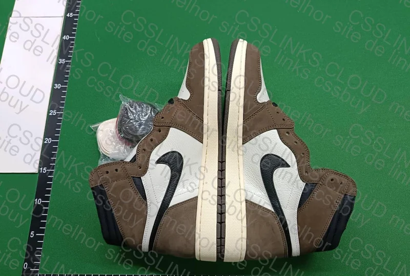 R1 Travis Scott x Jordan Air Jordan 1 High Og Ts Sp Dark Brown 4