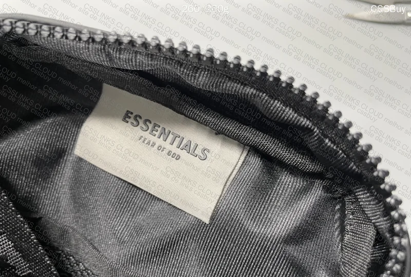 Shoulder Bag Essentials 3