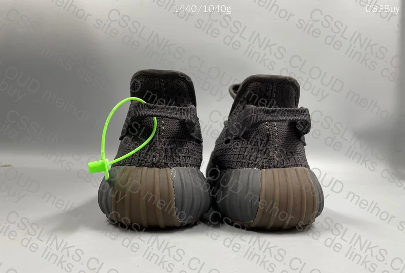 *Yeezy 350 Cinder* 2