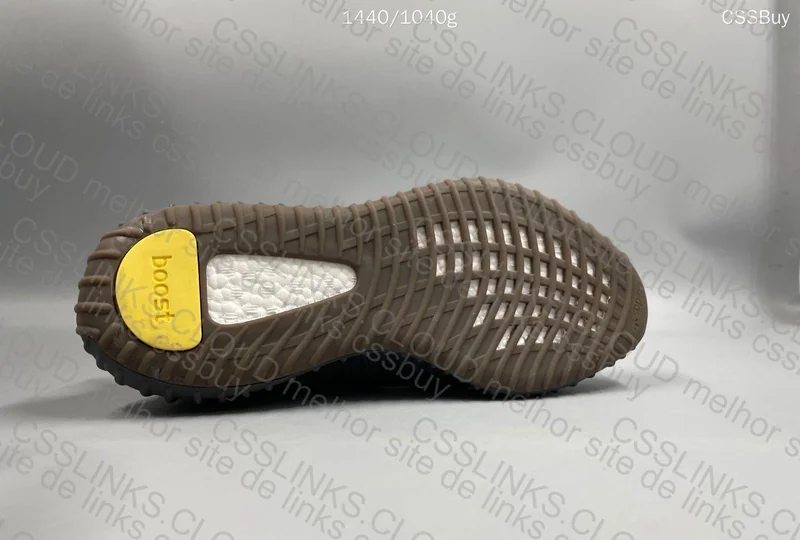 *Yeezy 350 Cinder* 3