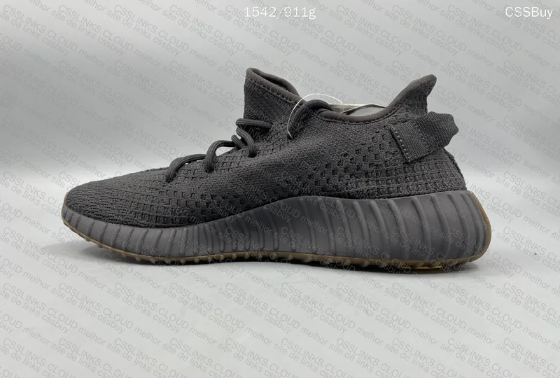 YEEZY 350 Cinder (GL?) 3