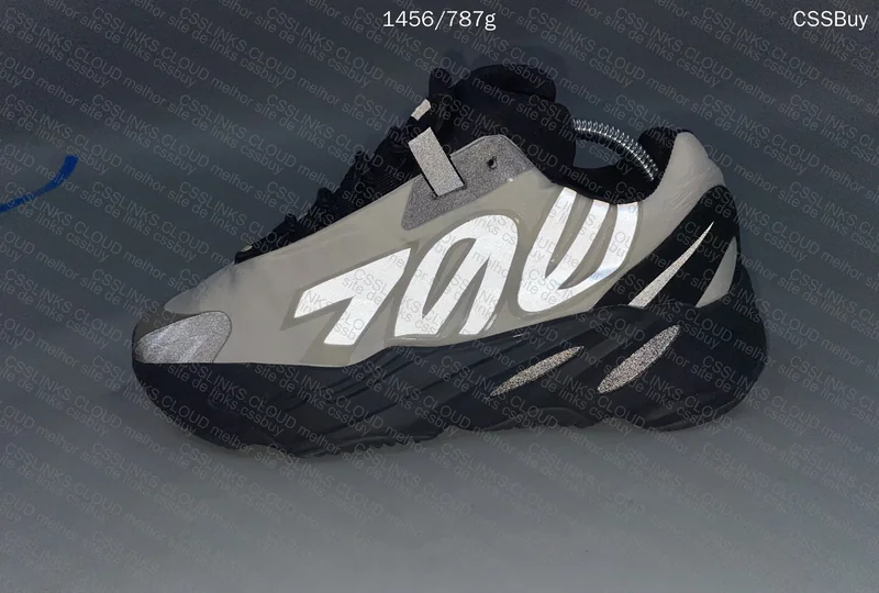 Yeezy 700 MNVN Bone (GL?) 10