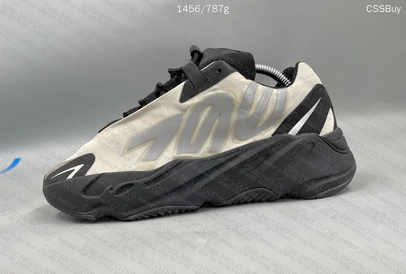 Yeezy 700 MNVN Bone (GL?) 5